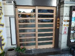和食屋の入口引き戸