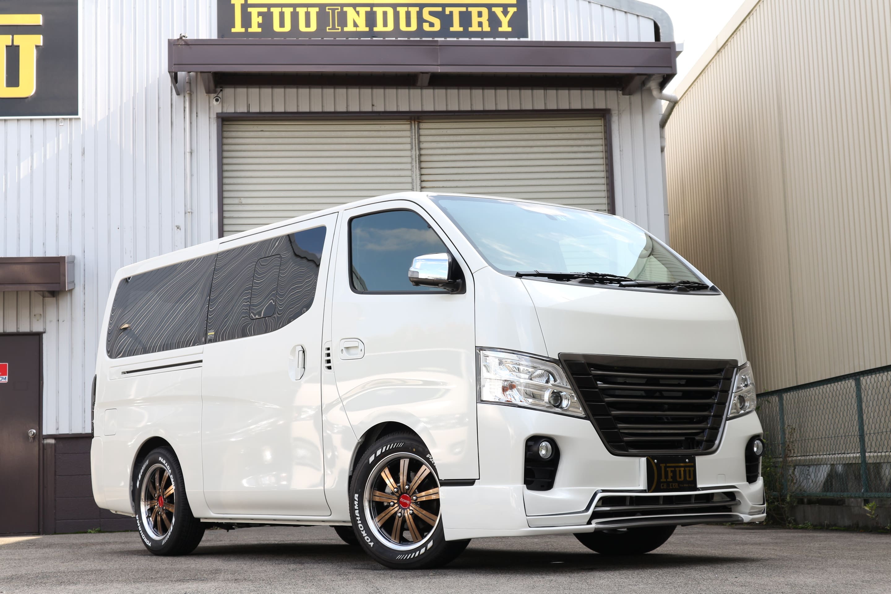 新車展示車 Nv350キャラバンナロープレミアムgx 2 5d T 2wd ゴルヴァレイ Identityカスタムコンプリート