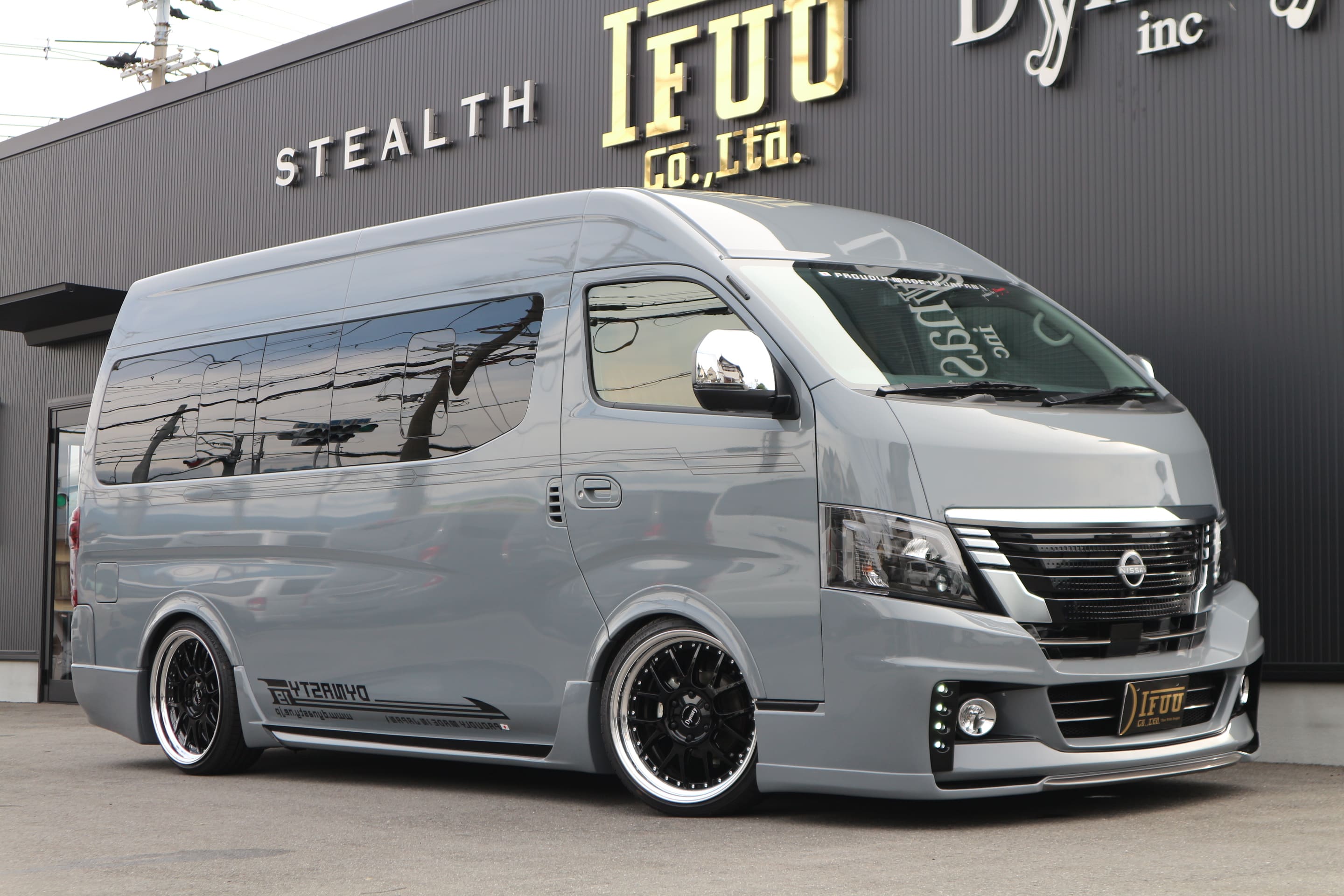 新車キャラバンマイクロバスGX ワイドボディスーパーロングハイルーフ 2.5ガソリン 2WD