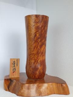 NO 253　屋久杉　壷 （虎杢）瘤木独特のキラキラがあり　　　　　　　　　すばらしい作品です。