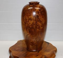 NO 89　　屋久杉　壺　　自然入りの　楽しい，　綺麗な品です。屋久杉独特のキラキラがあります。　　　　　　　　　　　　　　　　　　　　　　直径14cm×高さ30cm（台別）　　　　　　　　