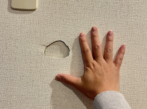 �ǌ���C ���{�L���s �L���̕ǃN���X�����ς�������l