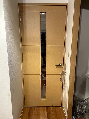 �y�b�g���ɂ��h�A���Ђ��������E�ǌ���C ���Ɍ��_�ˎs �I�[�X�g�����A�u16�Ζ���SNS�֎~�v