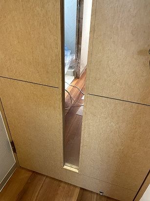 �y�b�g���ɂ��h�A���Ђ��������E�ǌ���C ���Ɍ��_�ˎs �I�[�X�g�����A�u16�Ζ���SNS�֎~�v