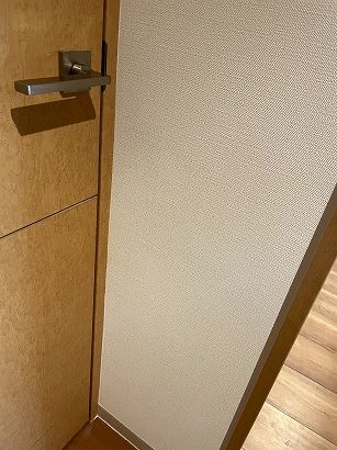 �y�b�g���ɂ��h�A���Ђ��������E�ǌ���C ���Ɍ��_�ˎs �I�[�X�g�����A�u16�Ζ���SNS�֎~�v