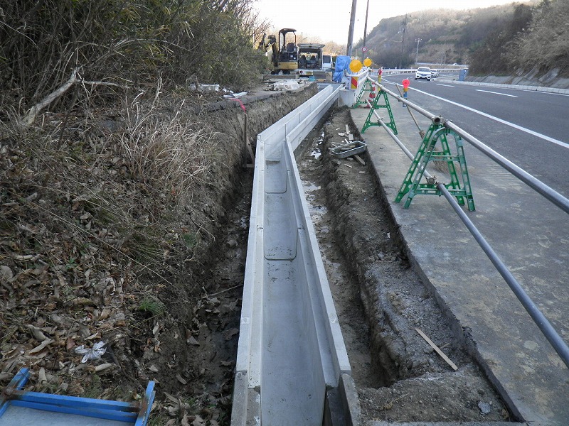 岡山県 倉敷市 落ち蓋式u形側溝及び張コンクリート工事 岡山倉敷市の株式会社 ノアズ アーク