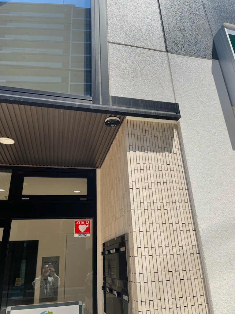 }V