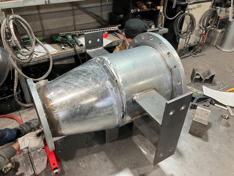 画像@ 鋼材が溶接された450A×250A配管