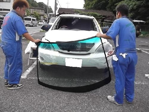 トヨタ ハリアー フロントガラス交換 飛び石キズ割れ 車両保険修理