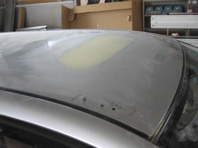 トヨタ カローラフィールダーのボンネット屋根ルーフパネル板金塗装修理シルバーメタリック