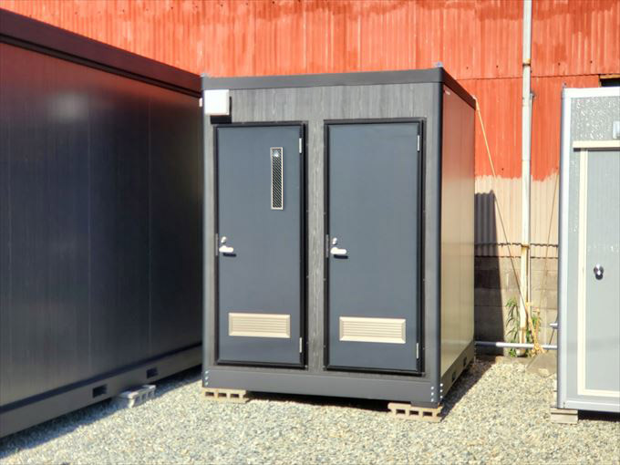 屋外用シャワー＆トイレユニット黒木目仕様　S-UST-0型