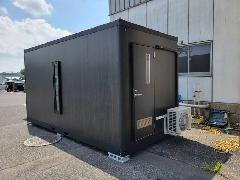 SB-1-5型屋外トイレユニット 黒木目仕様｜ユニットハウスのこと