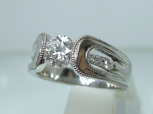 結婚指輪、マリッジリングのオーダー。エンゲージリング 立体デザインアンティーク「ミル打ち」サイドダイヤモンドセット エンゲージリング・マリッジ