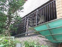 東京　渋谷区　共同住宅　侵入防止アルミ格子工事
