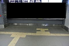 都内駅舎インターロッキング床面の洗浄