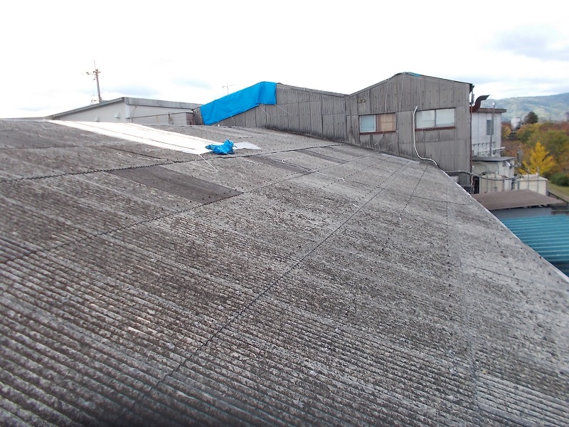 施工前　波型スレート屋根