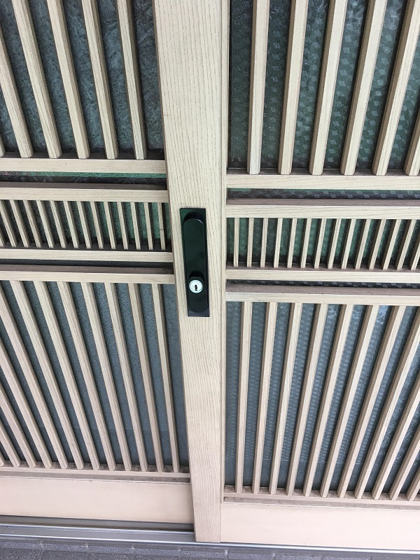 玄関　引き違い戸　鍵　交換　防犯　安全　ディンプルキー