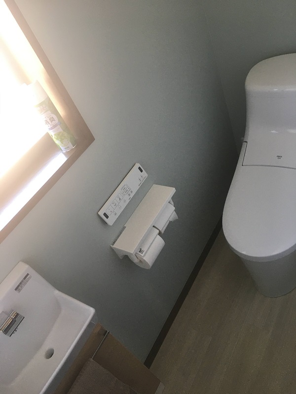 2階　トイレ　便器　交換　手洗い器　取り付け　内装　貼り替え